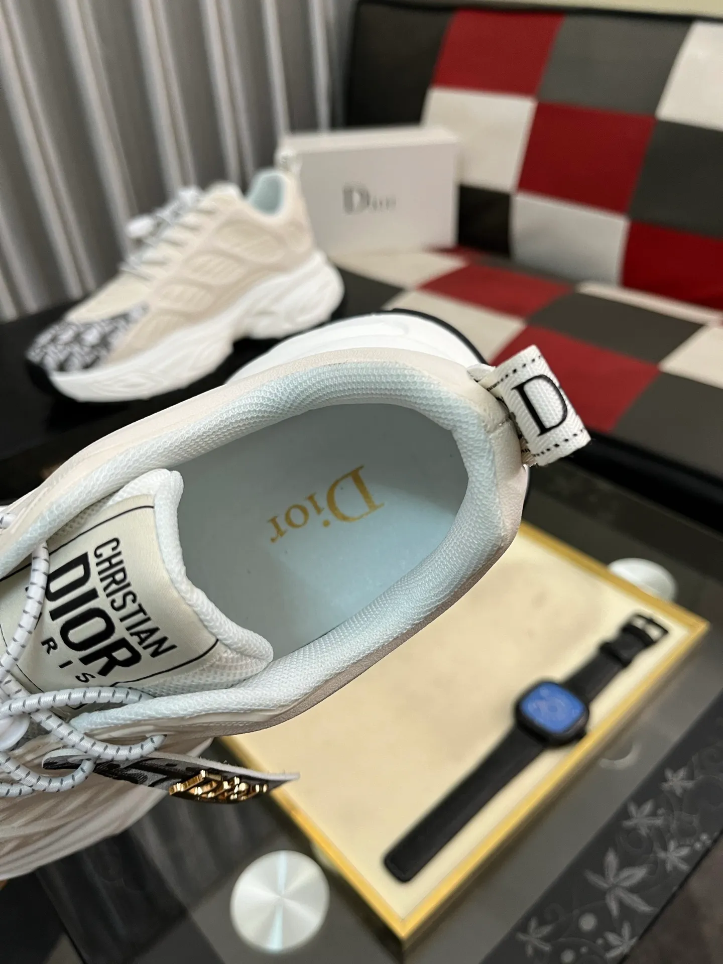 Men's shoes 💰458⌚️⌚️[Dior] The toe is designed to be a bit wider. The upper foot comfort is perfect. The thread is beautiful. It fits the pants perfectly and is versatile. Decorated with various classic details. It is the ideal choice for daily styling. It can be matched with various casual items to create exquisite looks. Fabric: First-layer cowhide/lining sheepskin TPU original outsole Size: 38-442️⃣Colors available